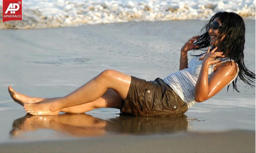 Actress Kamalinee Mukherji Spicy Pics