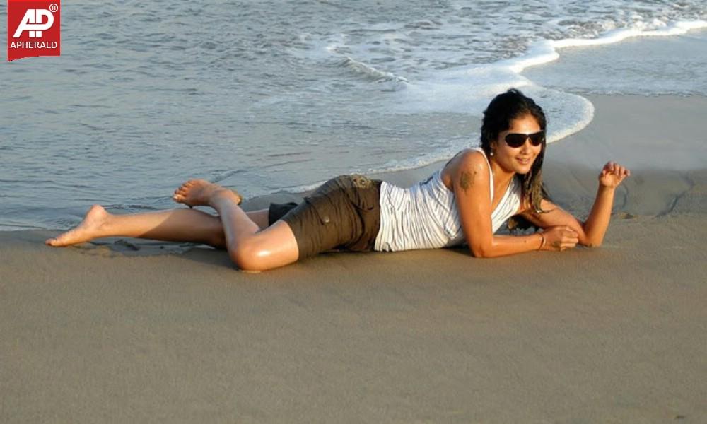 Actress Kamalinee Mukherji Spicy Pics