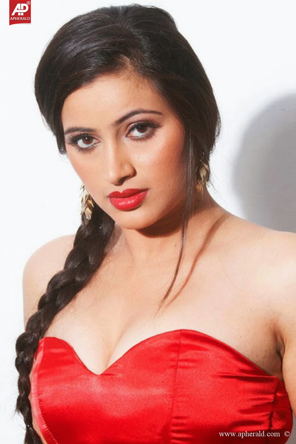 Actress Navneet Kaur Spicy Gallery