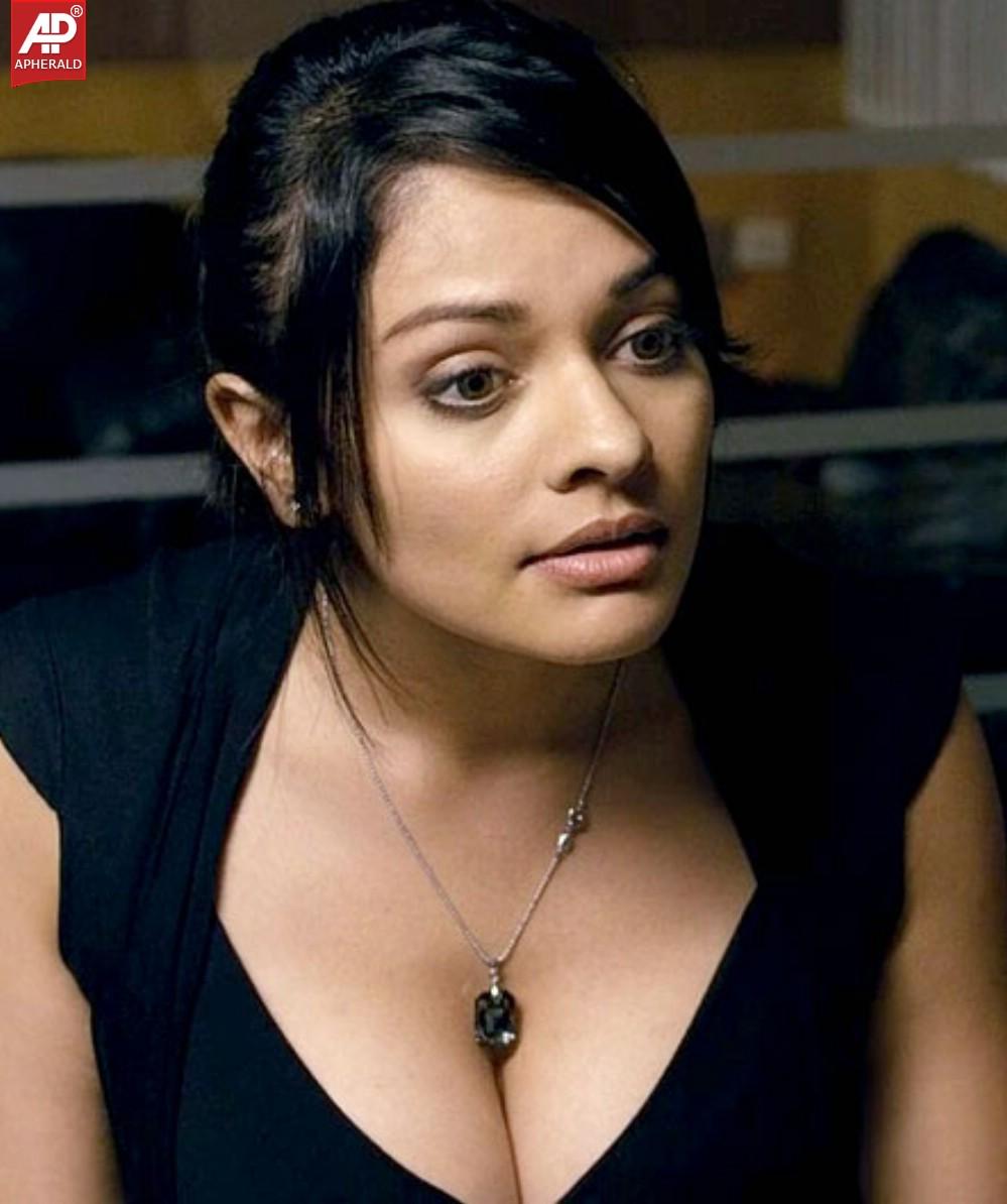 Actress Pooja Hot Stills