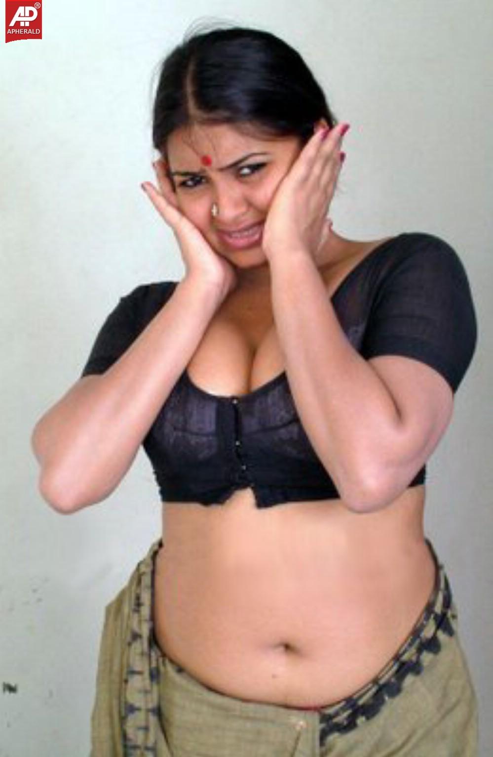 Actress Preethi Nayagi Hot Gallery