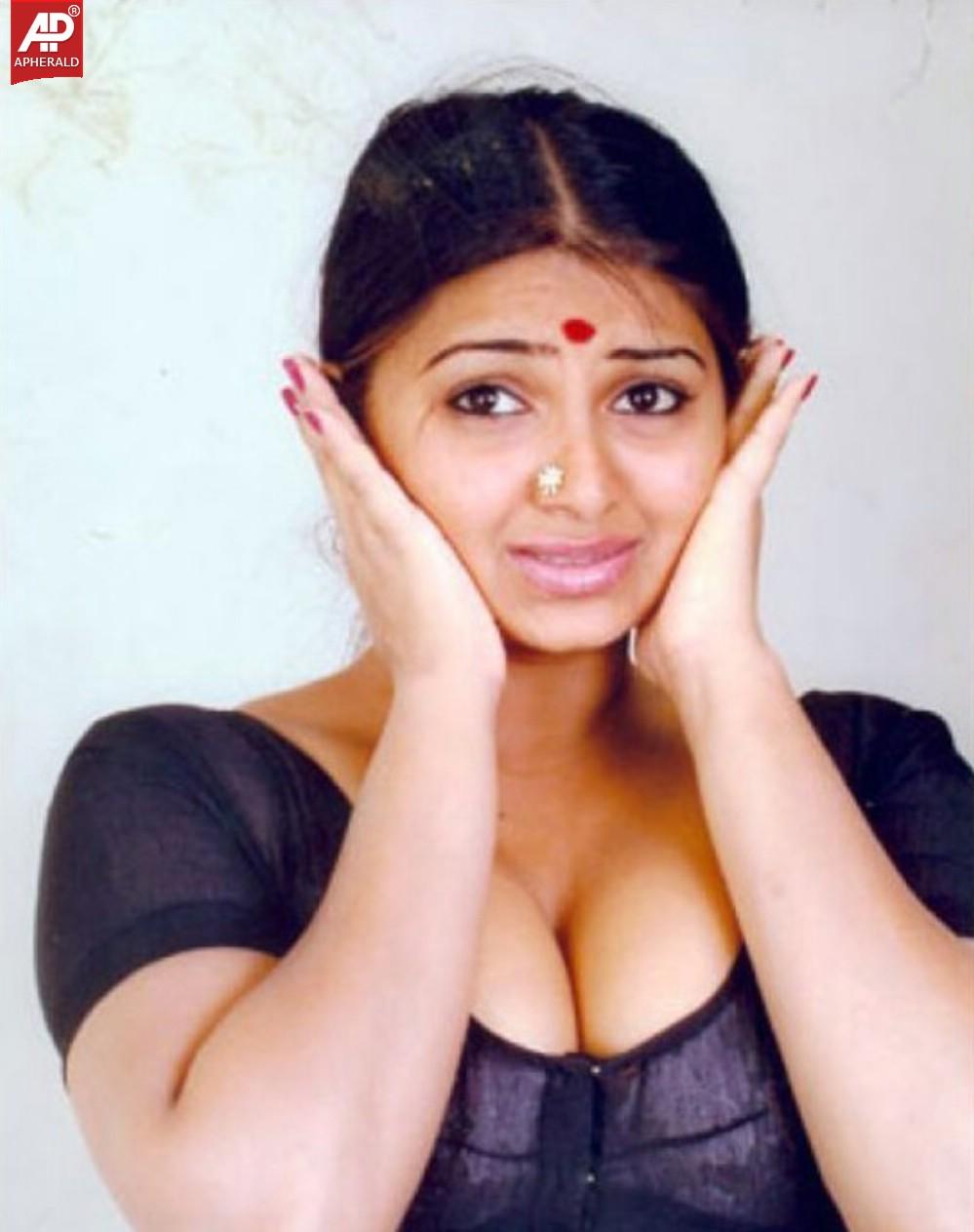 Actress Preethi Nayagi Hot Gallery