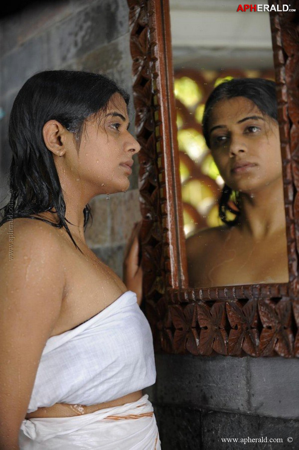 Actress Priyami Hot Navel Stills