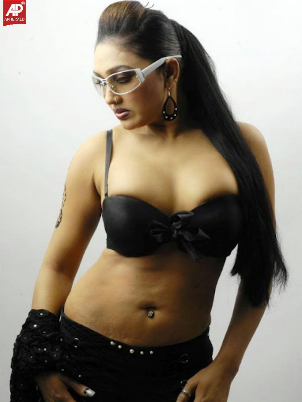 Actress Ramya Sri Hot Navel Show