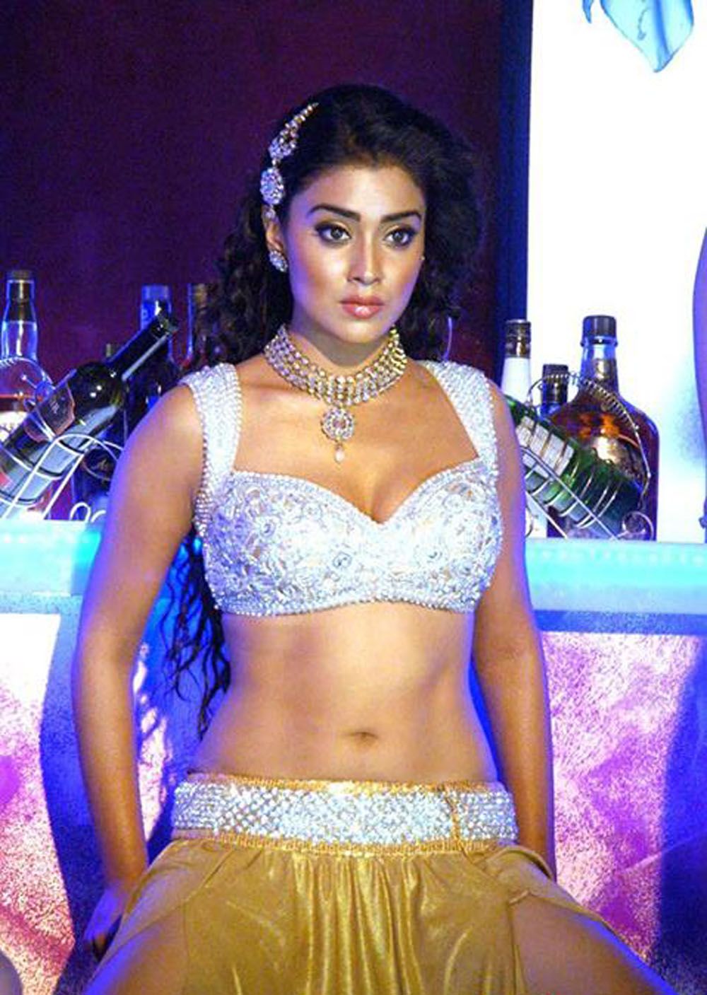 actress shriya hot pictures
