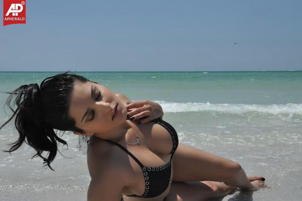 Actress Sunny Leone Hot Sexy Photos