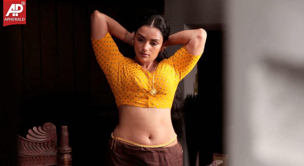 Actress Swetha Menon Hot Photo Stills
