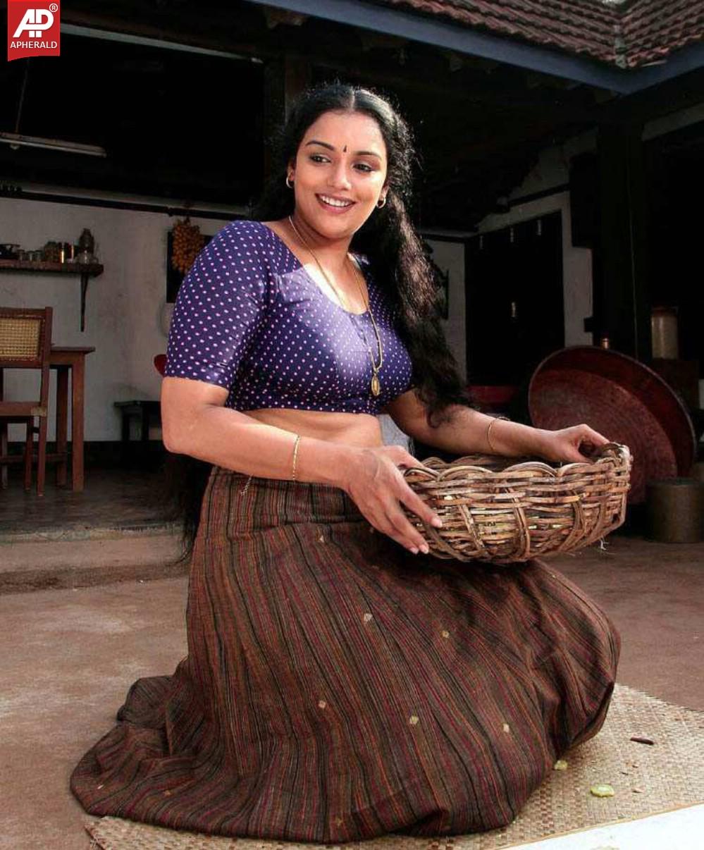 Actress Swetha Menon Hot Photo Stills