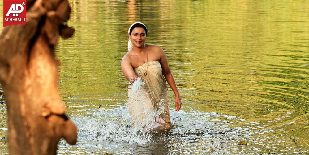 Actress Swetha Menon Hot Photo Stills