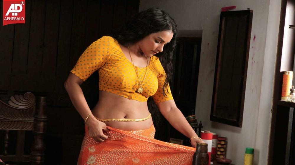 Actress Swetha Menon Hot Photo Stills