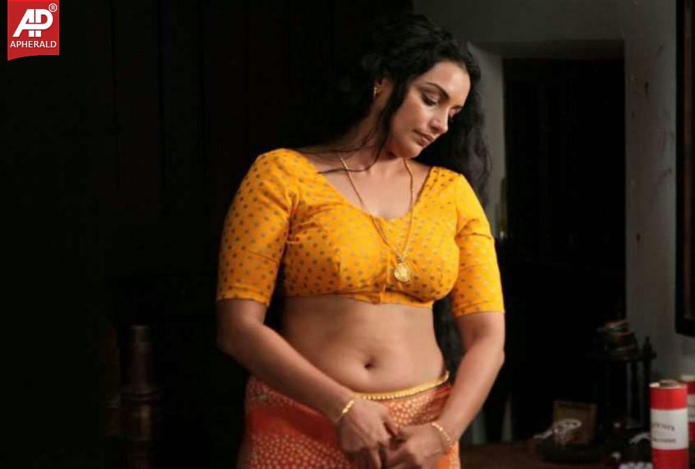 Actress Swetha Menon Hot Photo Stills