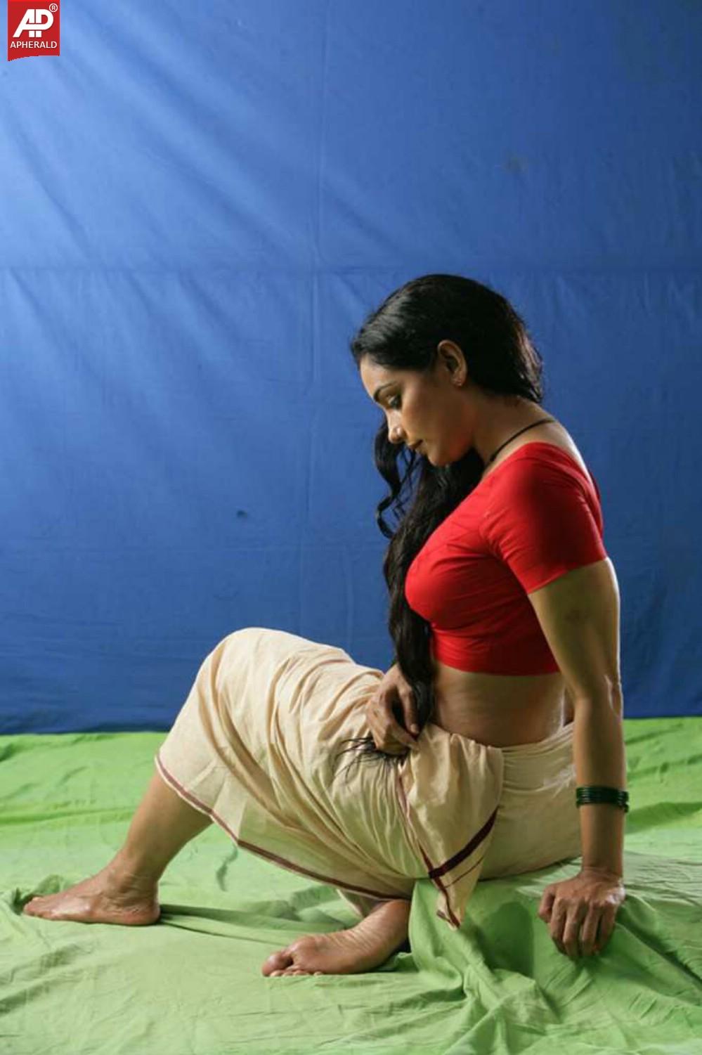 Actress Swetha Menon Hot Photo Stills