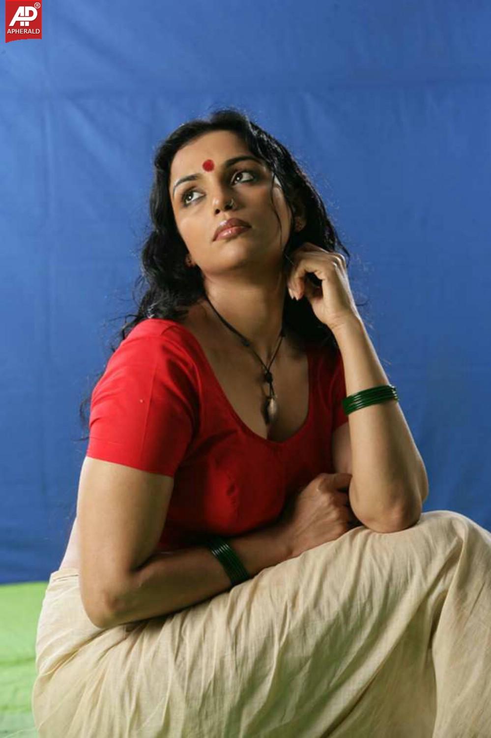 Actress Swetha Menon Hot Photo Stills