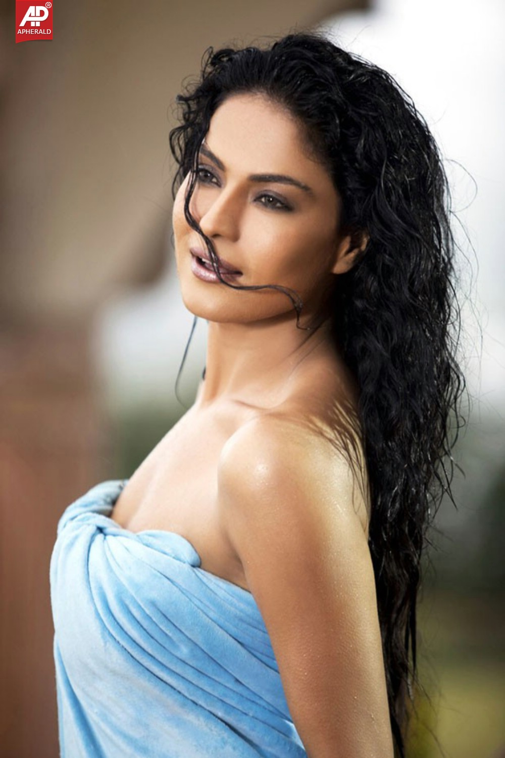 Actress Veena Malik Hot Images 