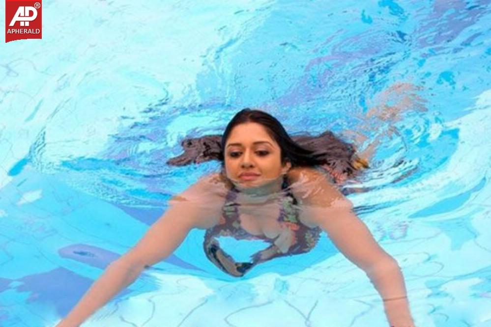 Actress Vimala Raman hot Wet Pics