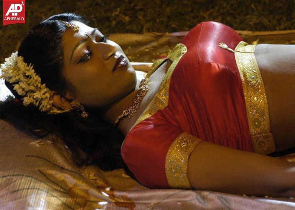 Actresses Hot Navel Gallery