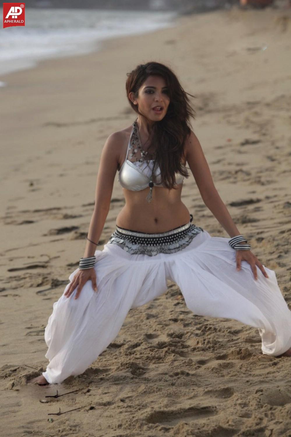 Adonica Hot Navel Photos