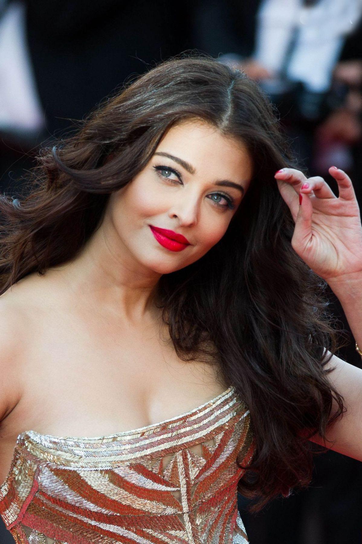 Aishwarya Rai Bachchan Hot Images