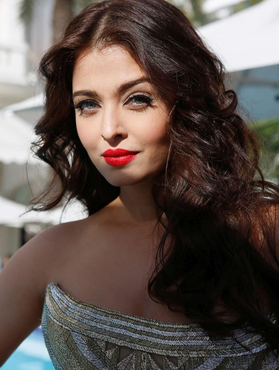 Aishwarya Rai Bachchan Hot Images