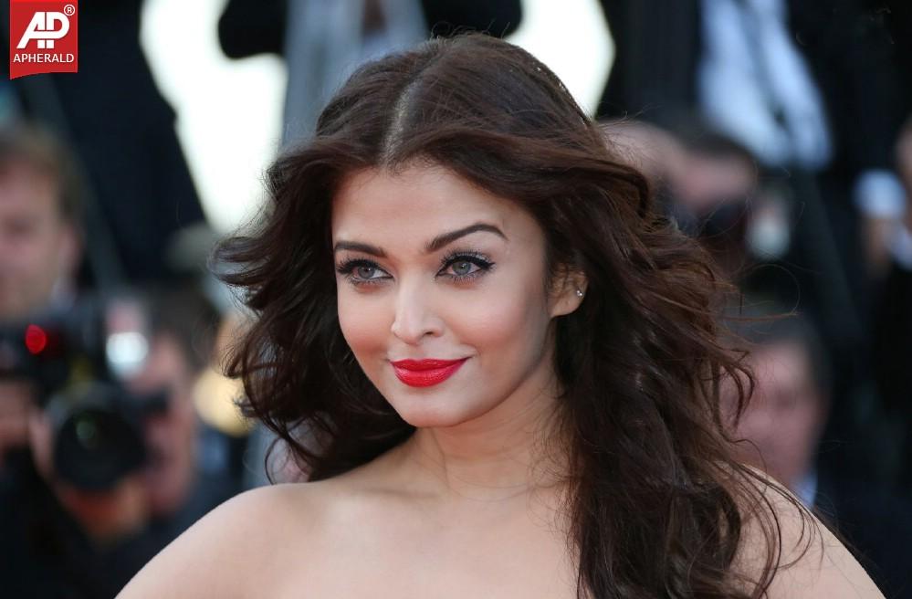 Aishwarya Rai Bachchan Hot Images