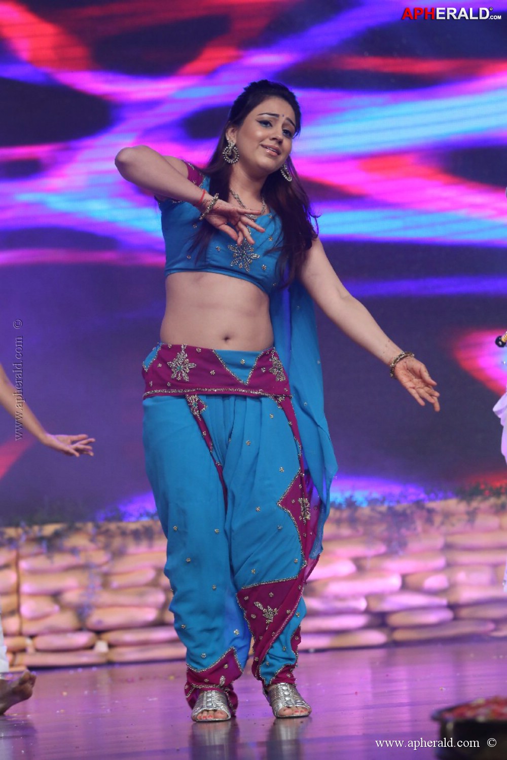 Aksha Hot Photos