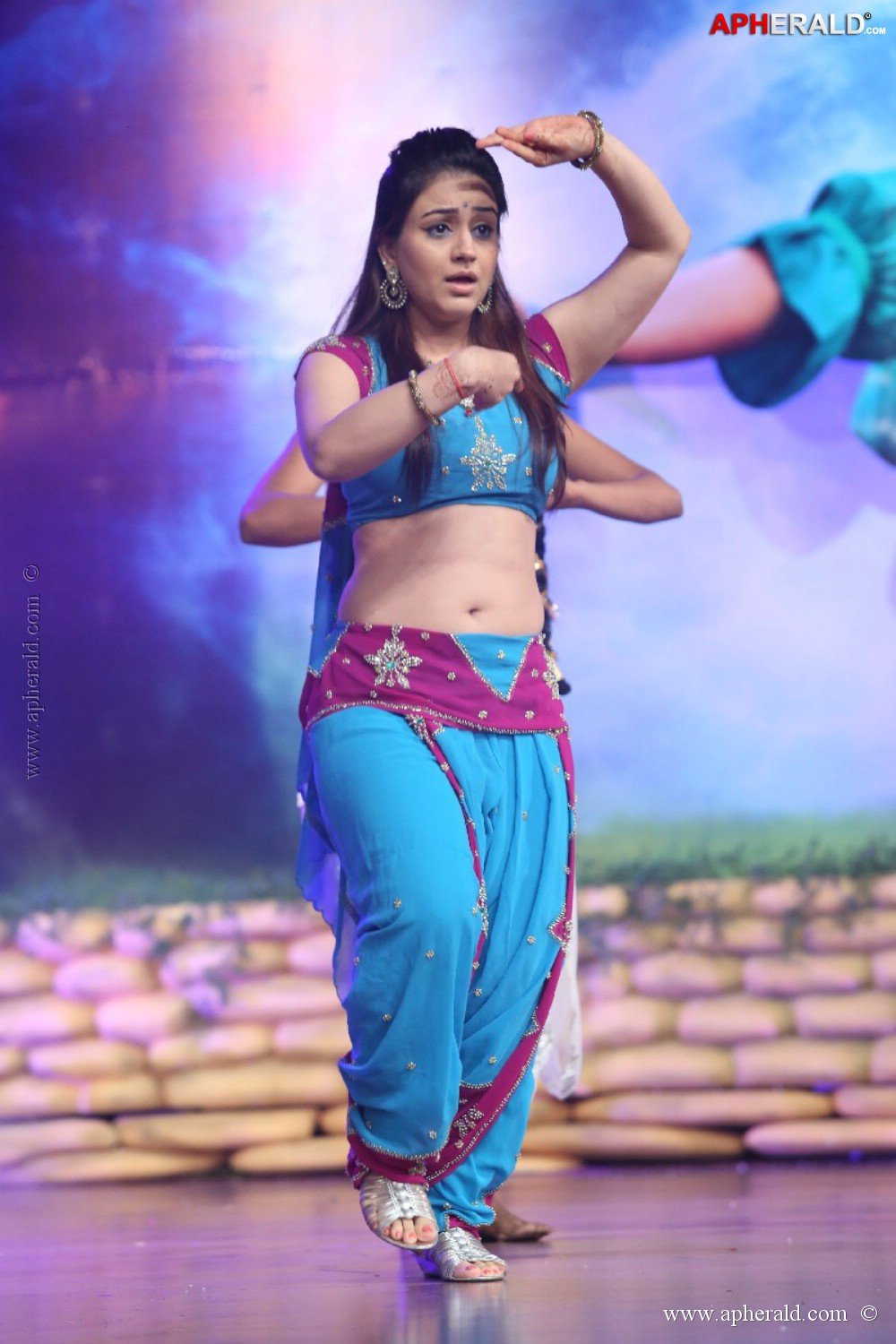 Aksha Hot Photos