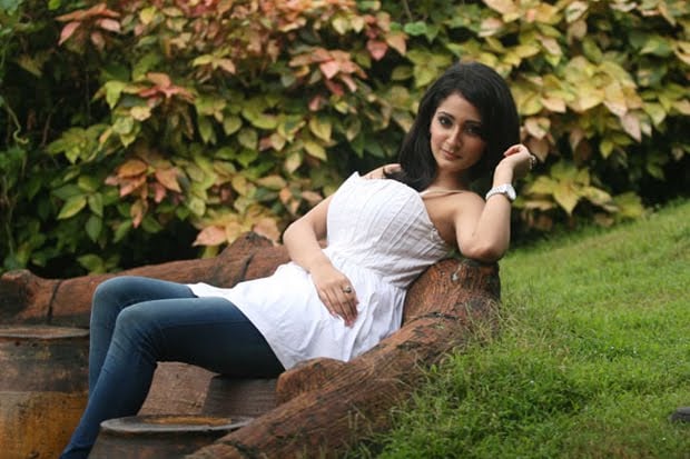 Alankrita Dorga Navel Show