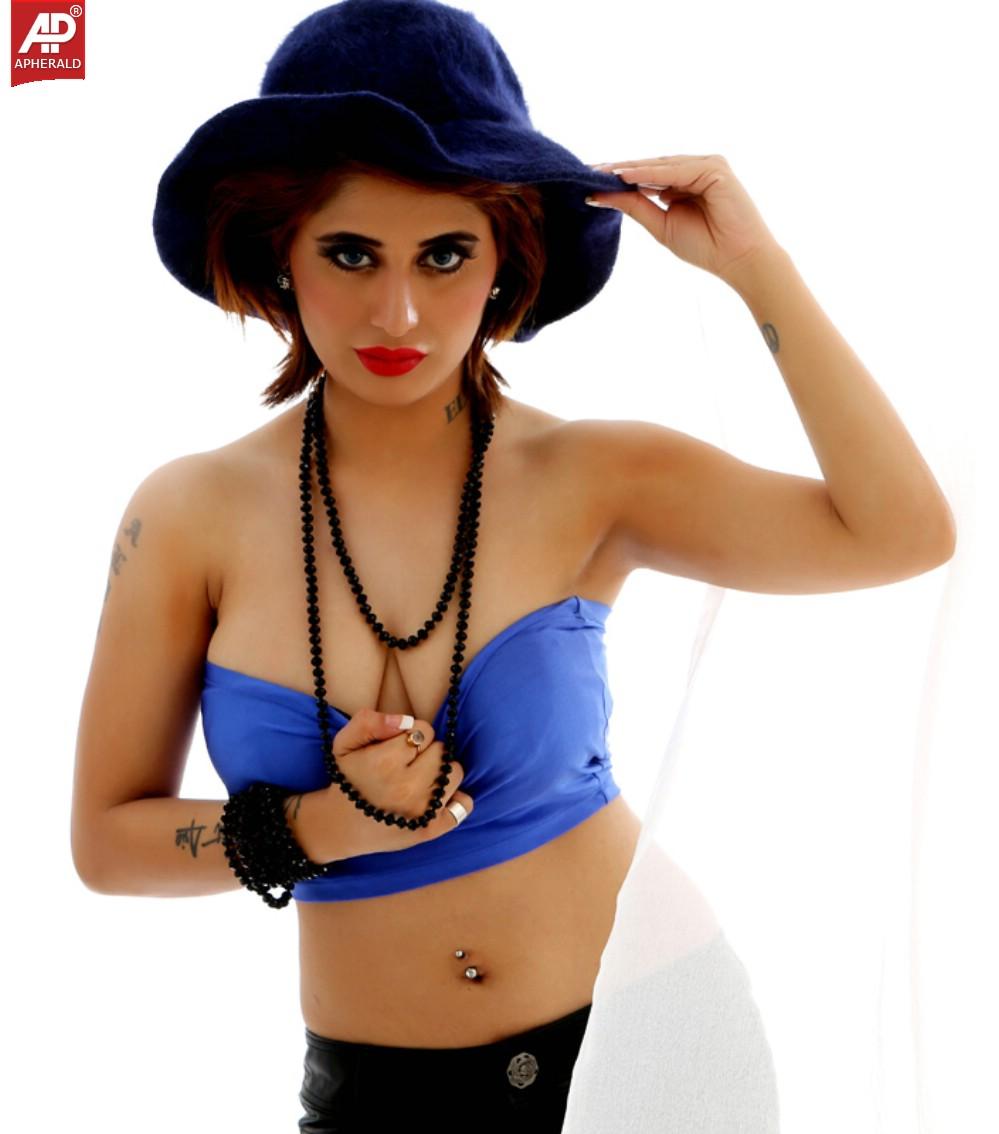 Alisa Khan Hot Photoshoot