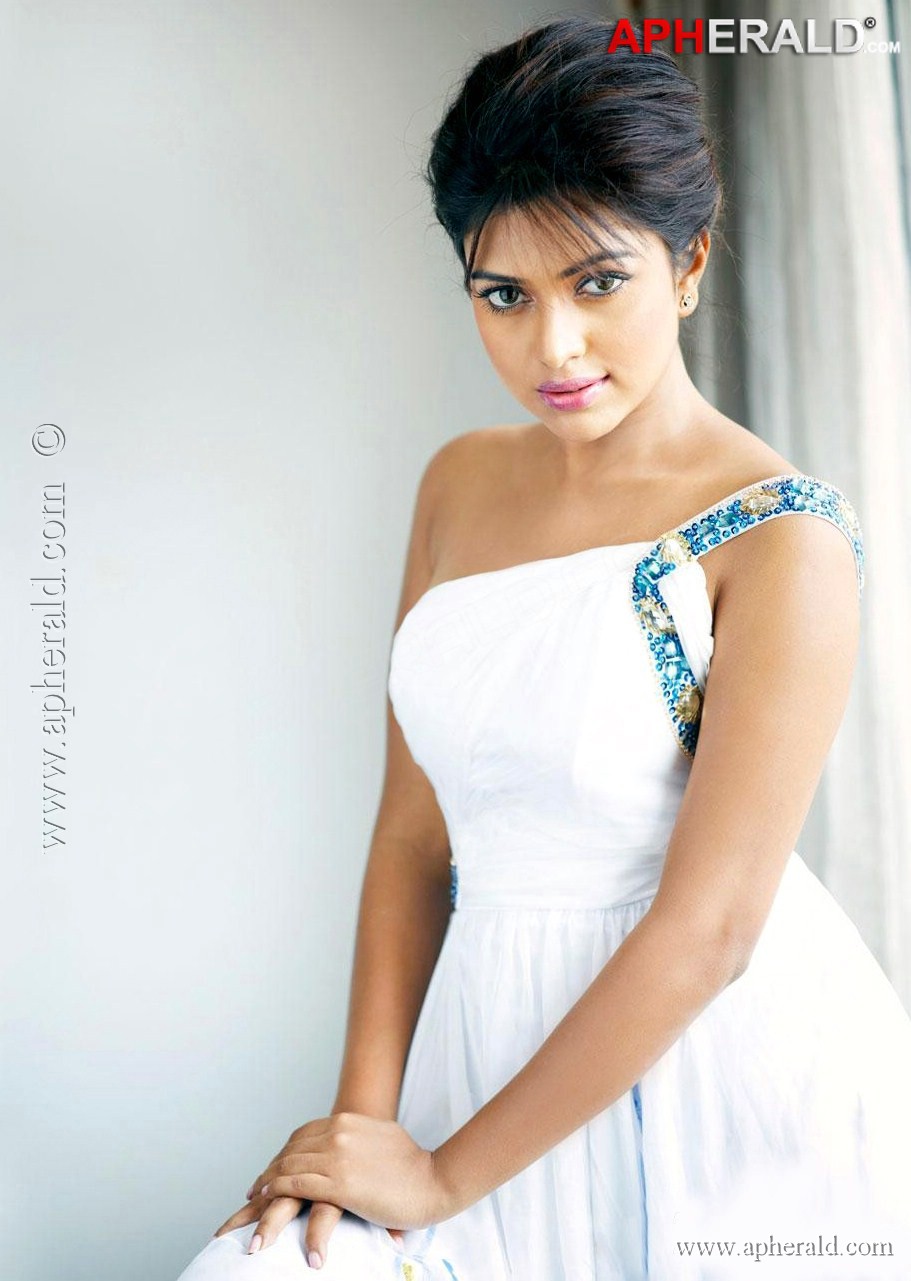 Amala paul Latest Hot  Images (stills)