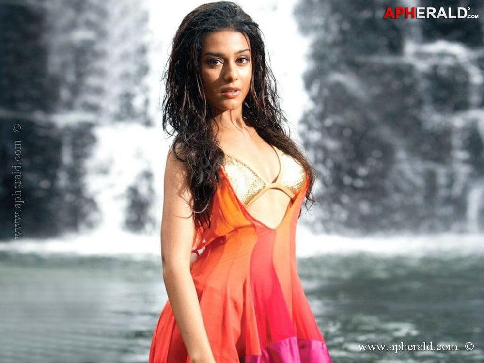 Amrita Rao Latest Spicy Photo Shoot