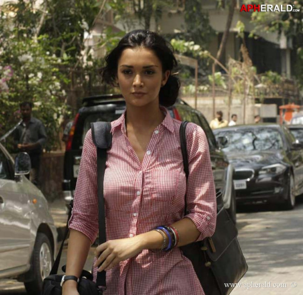 Amy Jackson Hot Stills