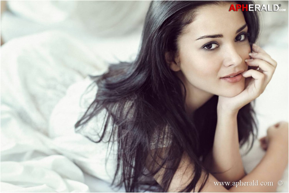 Amy Jackson Hot Stills