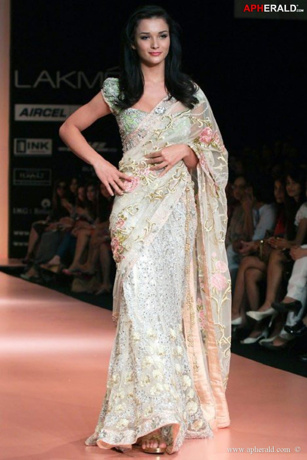 Amy Jackson Hot Stills