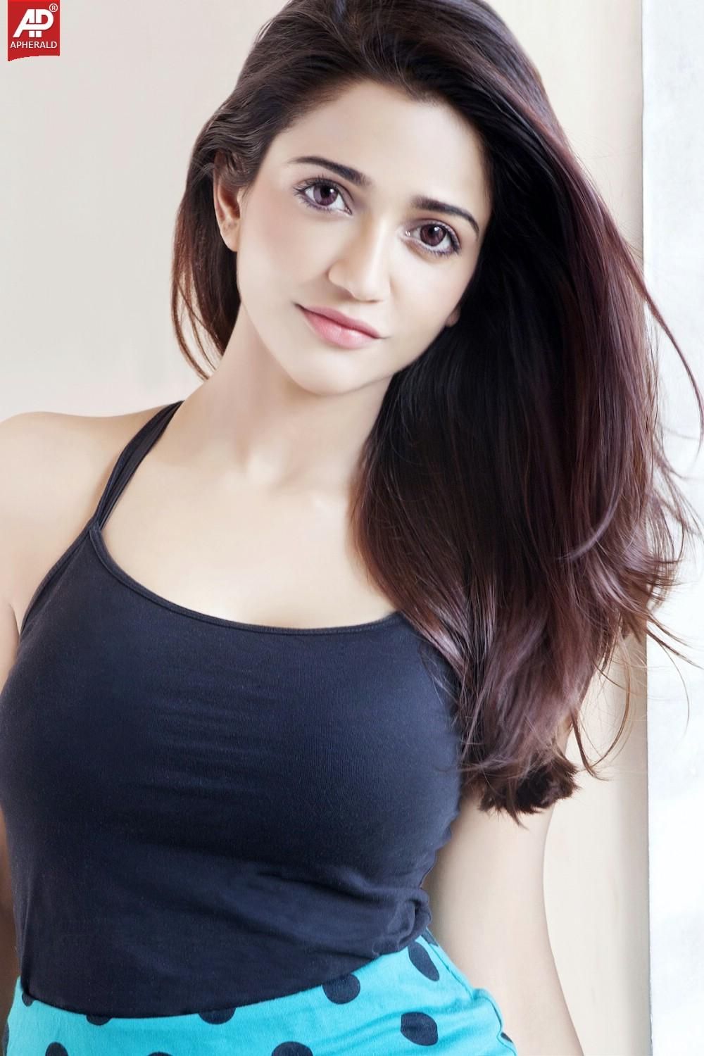 Anaika Soti Hot Gallery