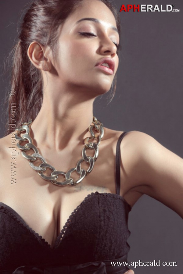 Anaika Soti Spicy Pics