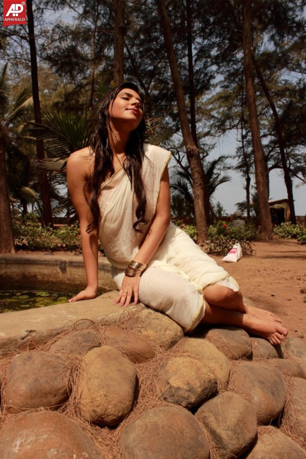 Anjana Latest Hot Pics