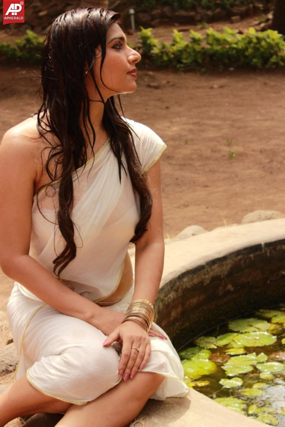 Anjana Latest Hot Pics