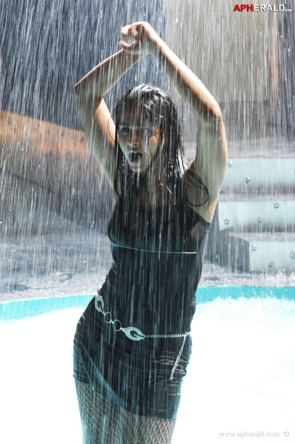 Anushka Hot Navel Stills