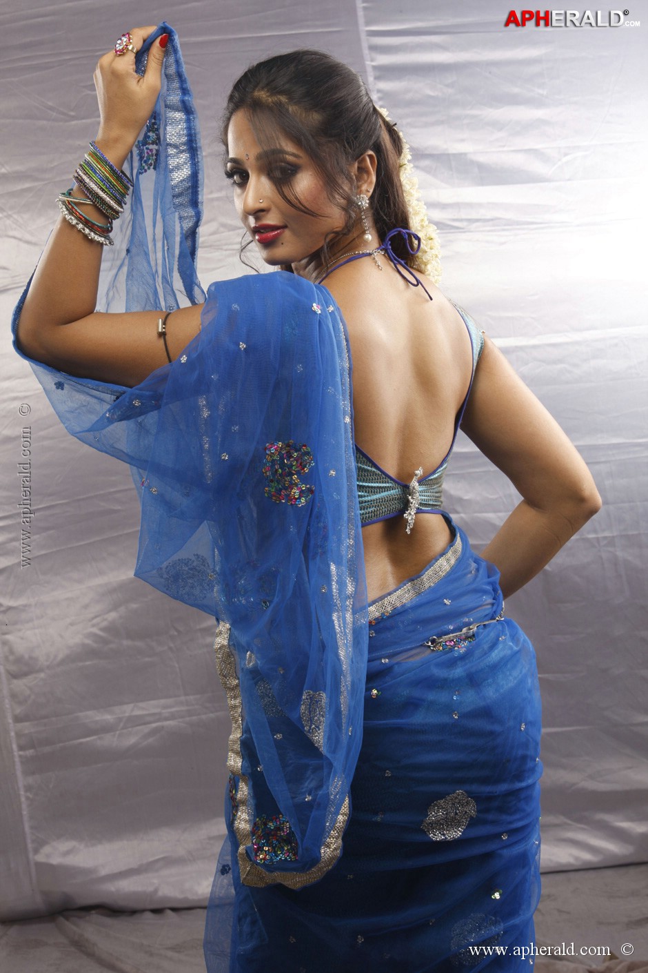 Anushka in Hot Saree Pics
