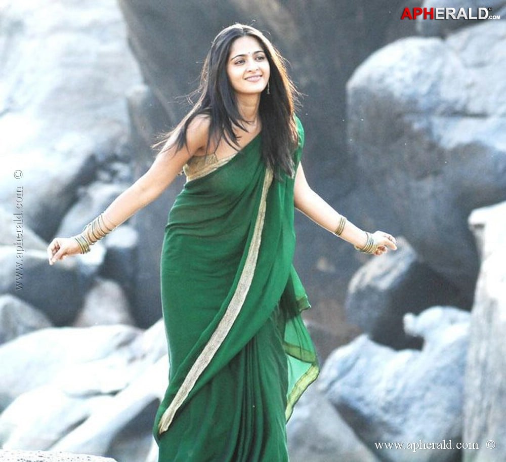 Anushka in Hot Saree Pics