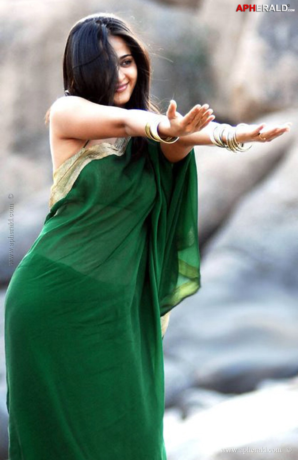 Anushka in Hot Saree Pics