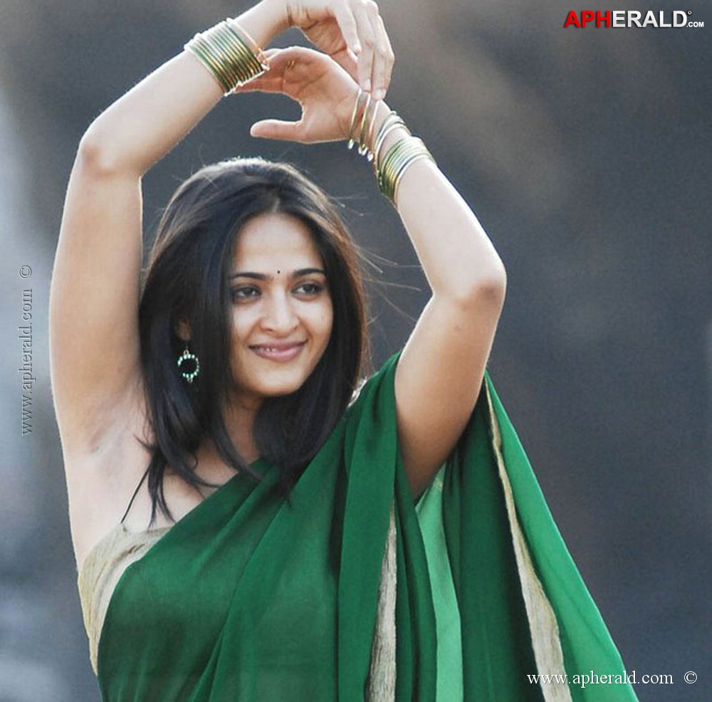 Anushka in Hot Saree Pics