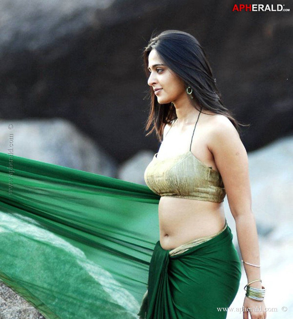 Anushka in Hot Saree Pics
