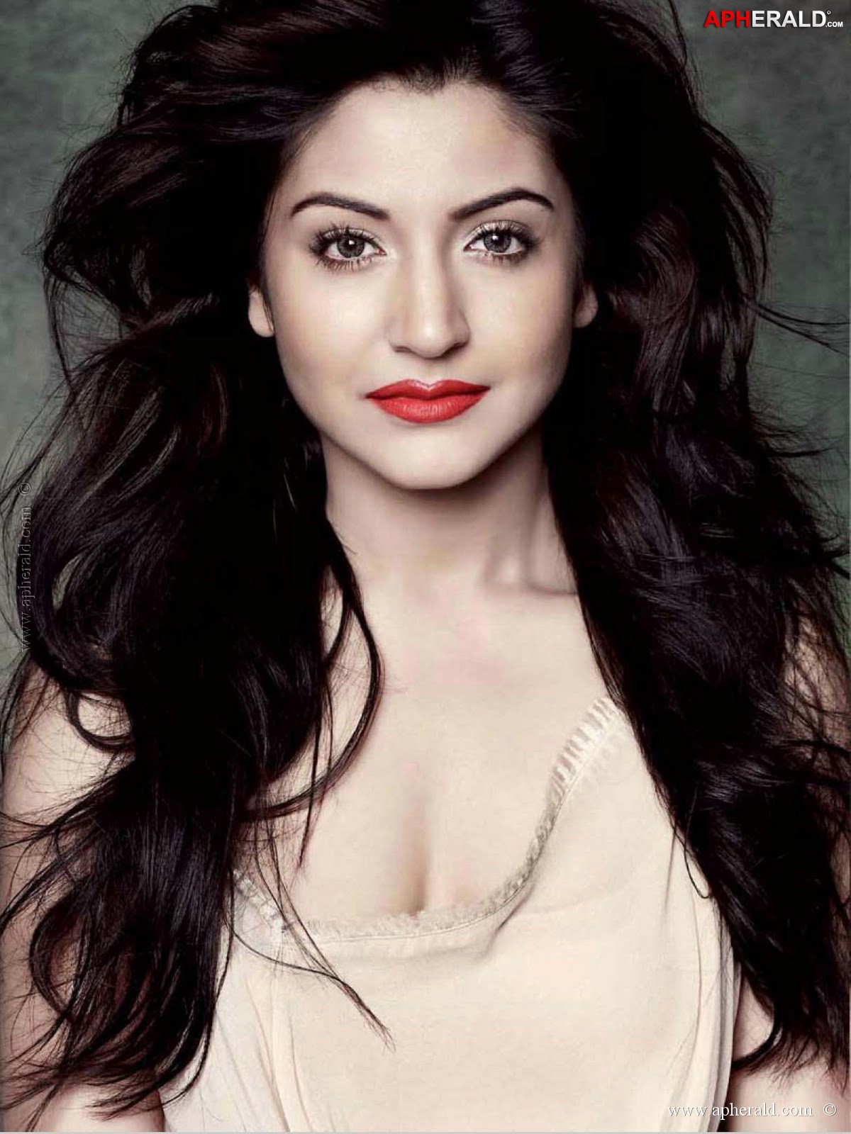 Anushka Sharma Hot Pics