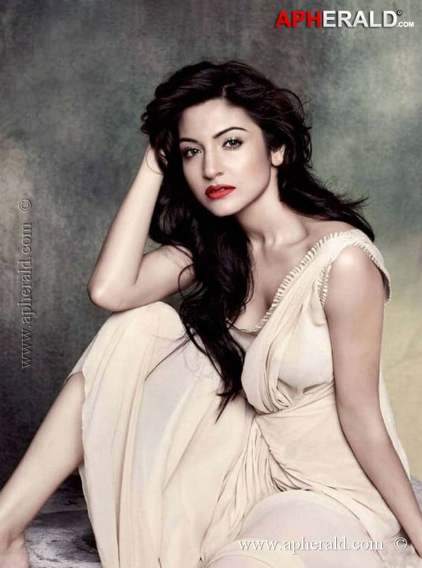 Anushka Sharma Hot Pics