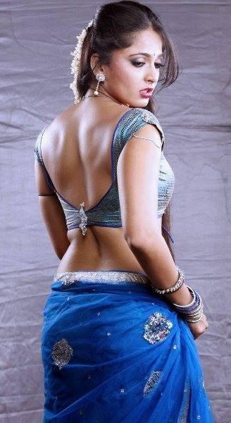 Anushka Shetty Hot Saree Pics