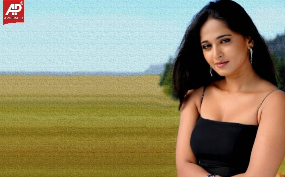 Anushka Shetty Super Hot Photos