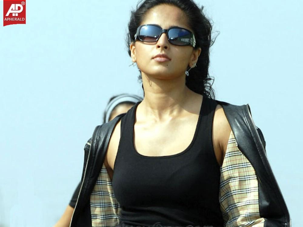 Anushka Shetty Super Hot Photos