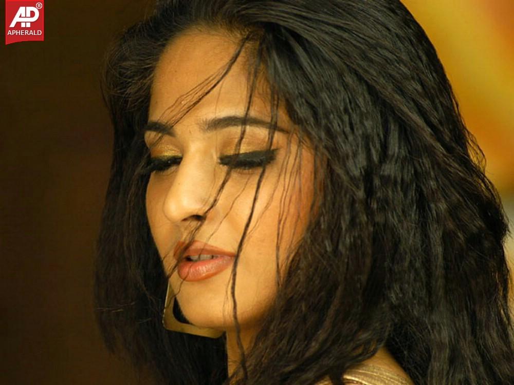 Anushka Shetty Unseen Hot Sexy Photos