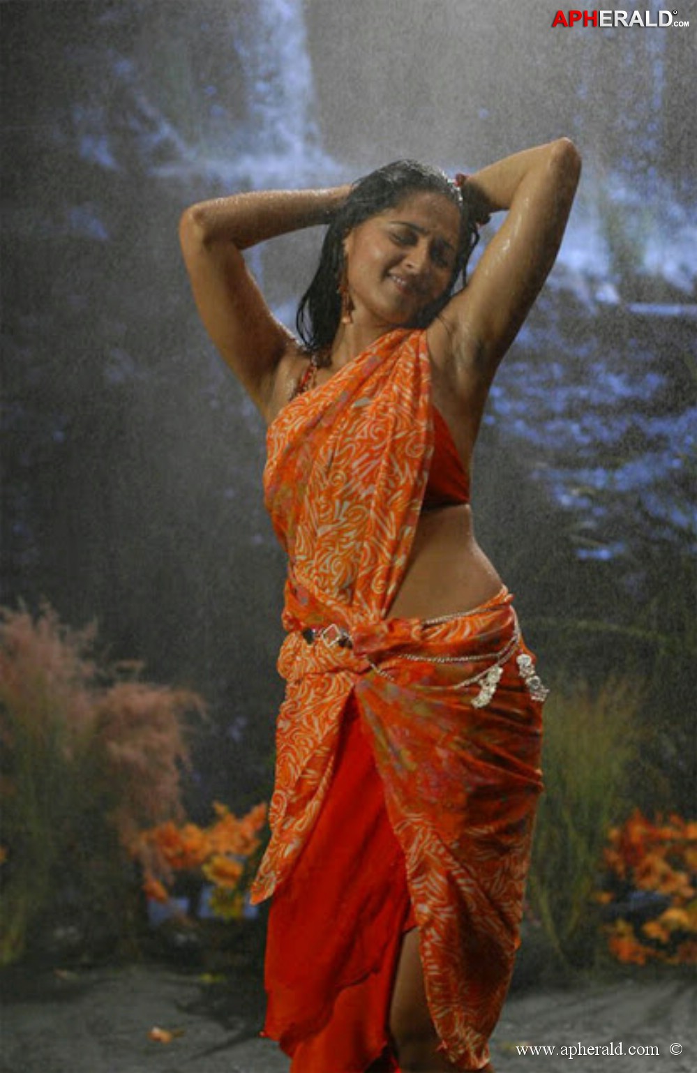 Anushka wet in rain photos